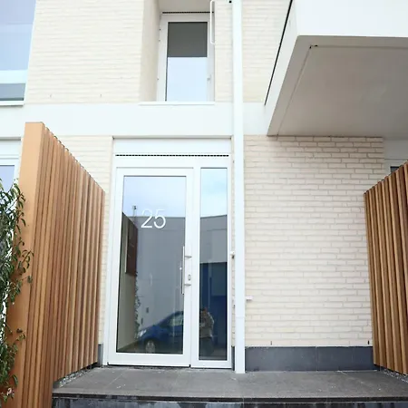 Zephir With A Location