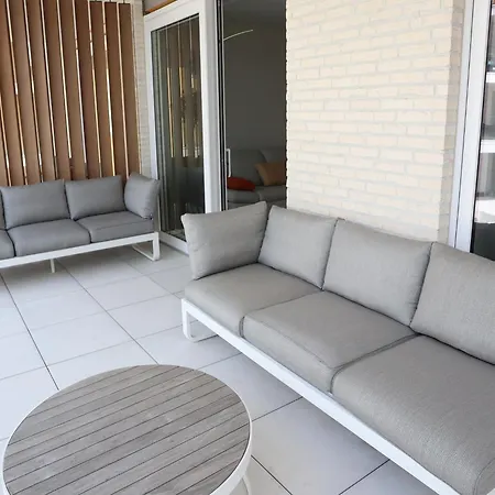 Zephir With A Location Apartment