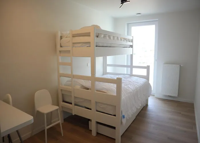 In Near The Marina 니우포르트