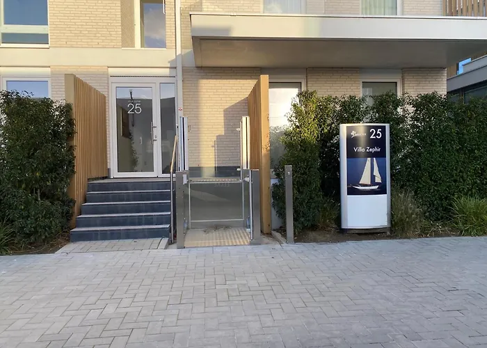 아파트 In Near The Marina *